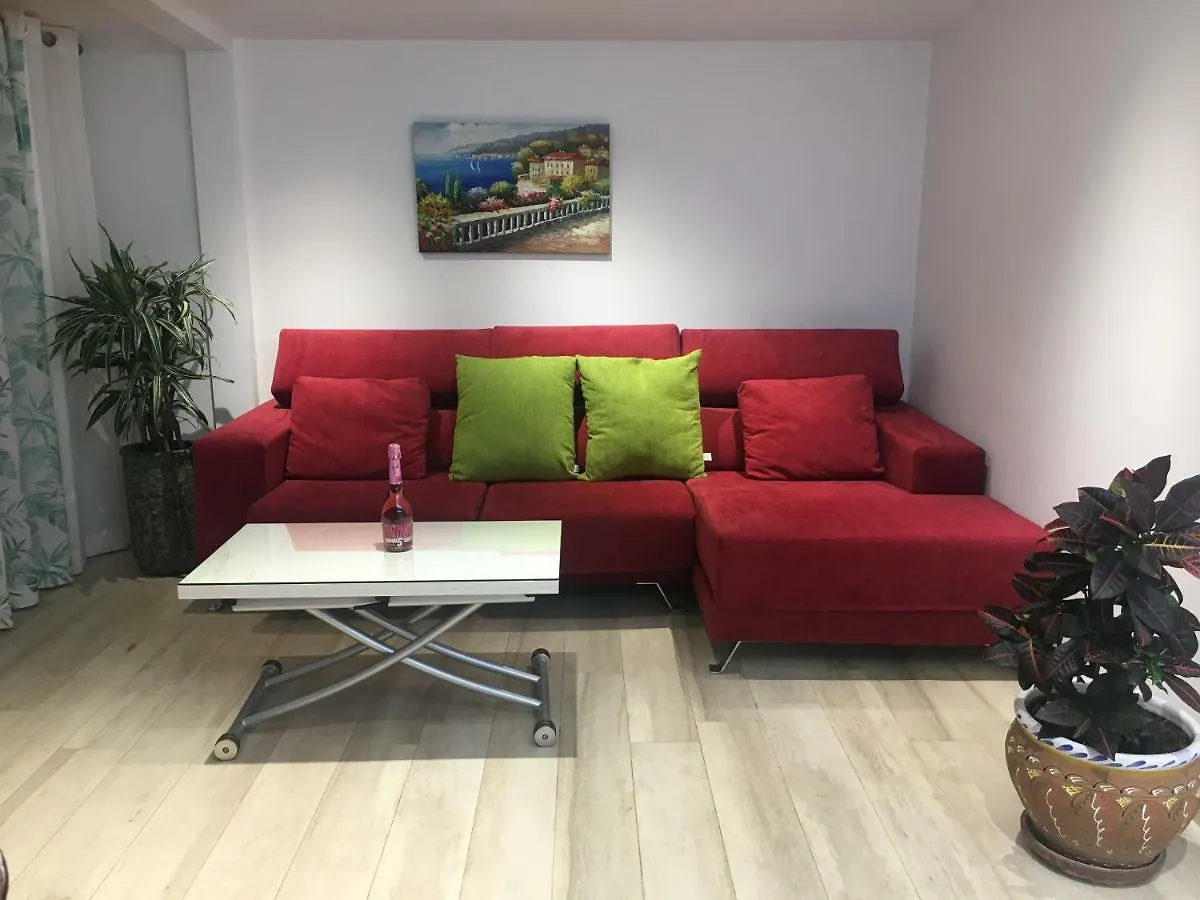 Apartment With Private Patio Fuengirola